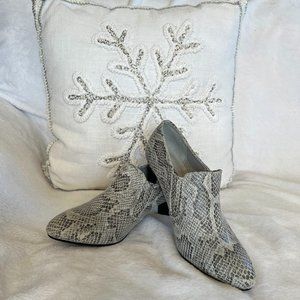 RIALTO Sarina snake print booties